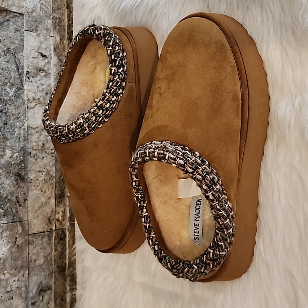 Steve Madden Women's Tan Slip-On Shoes Brand New No Tag